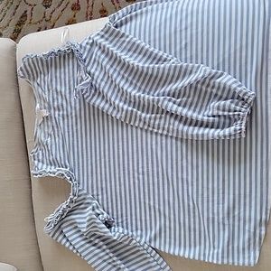 Peek Shoulder blouse
